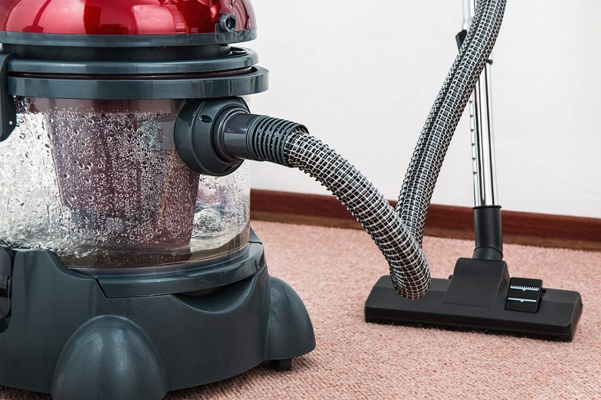 Safety Measures to Consider While Using Carpet Steam Cleaning Equipment